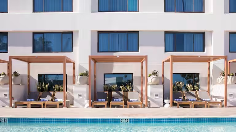 Hilton Santa Monica Hotel & Suites: Urban Coastal Comfort Just Blocks from the&nbsp;Beach